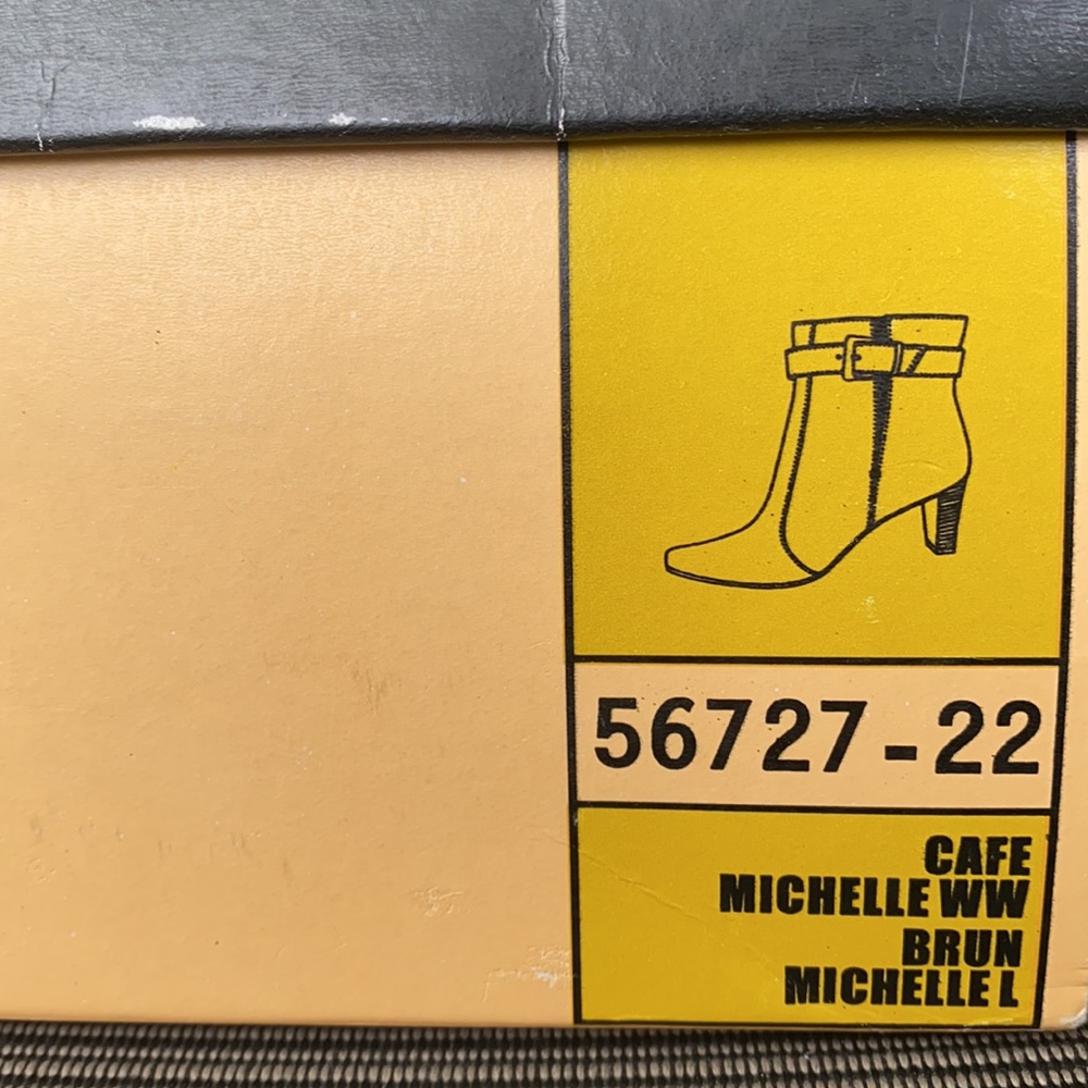Women’s short boot. - Picture 4 of 6
